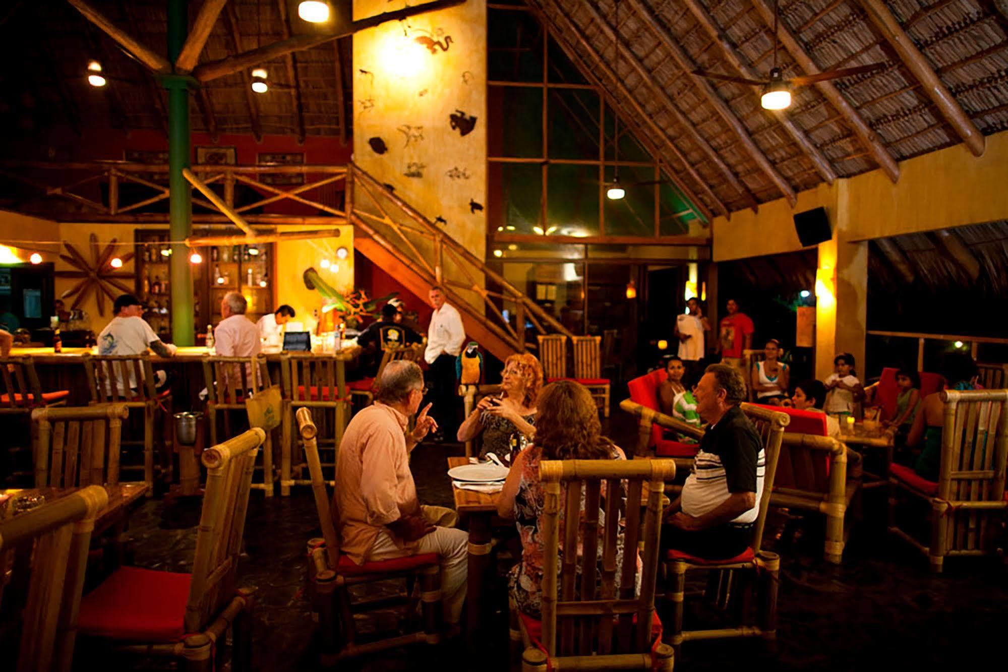 Clandestino Beach Resort Parrita Restaurant foto