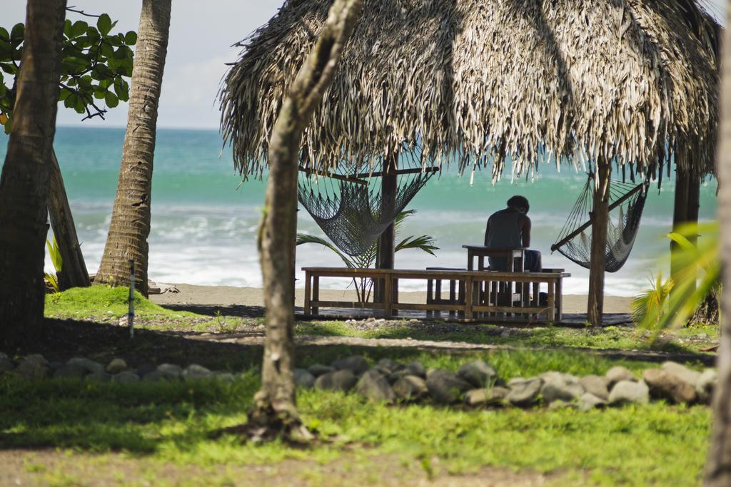 Clandestino Beach Resort Parrita Exterior foto